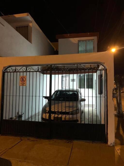 Casa Ideal Con Cochera, Seguridad Y Centrica Mazatlan Exterior photo